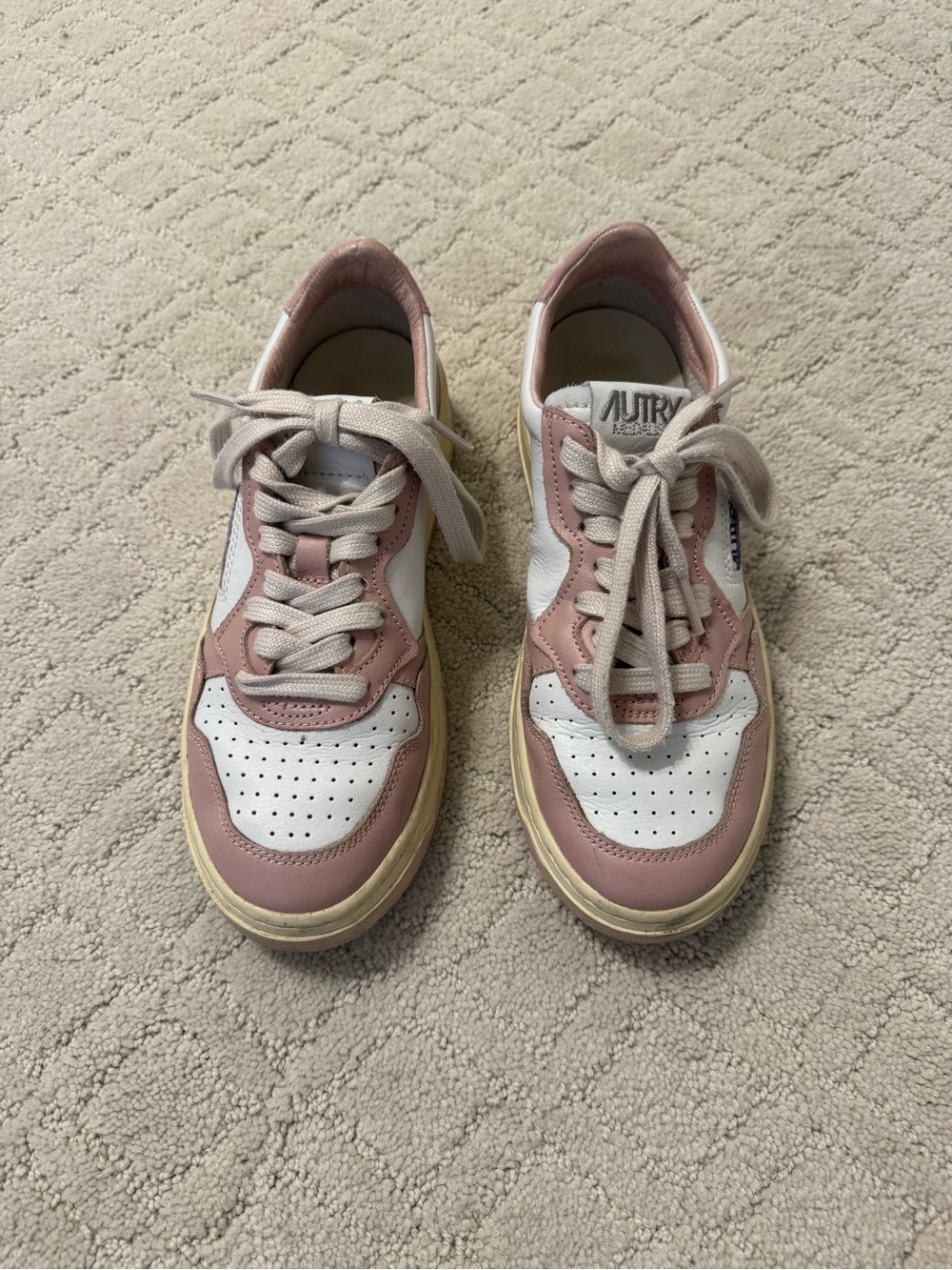 Autry Women's Pink and White Leather Athletic Sneakers